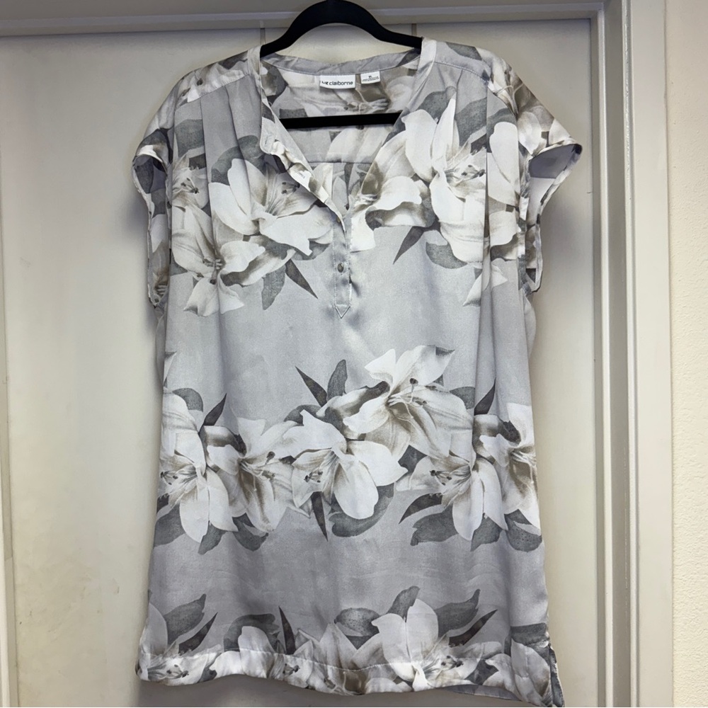 Liz Claiborne silky cap sleeve floral grey white blouse size XL
